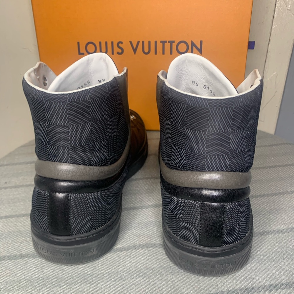 Louie Vuitton sneakers size 9.5 - Picture 7 of 10